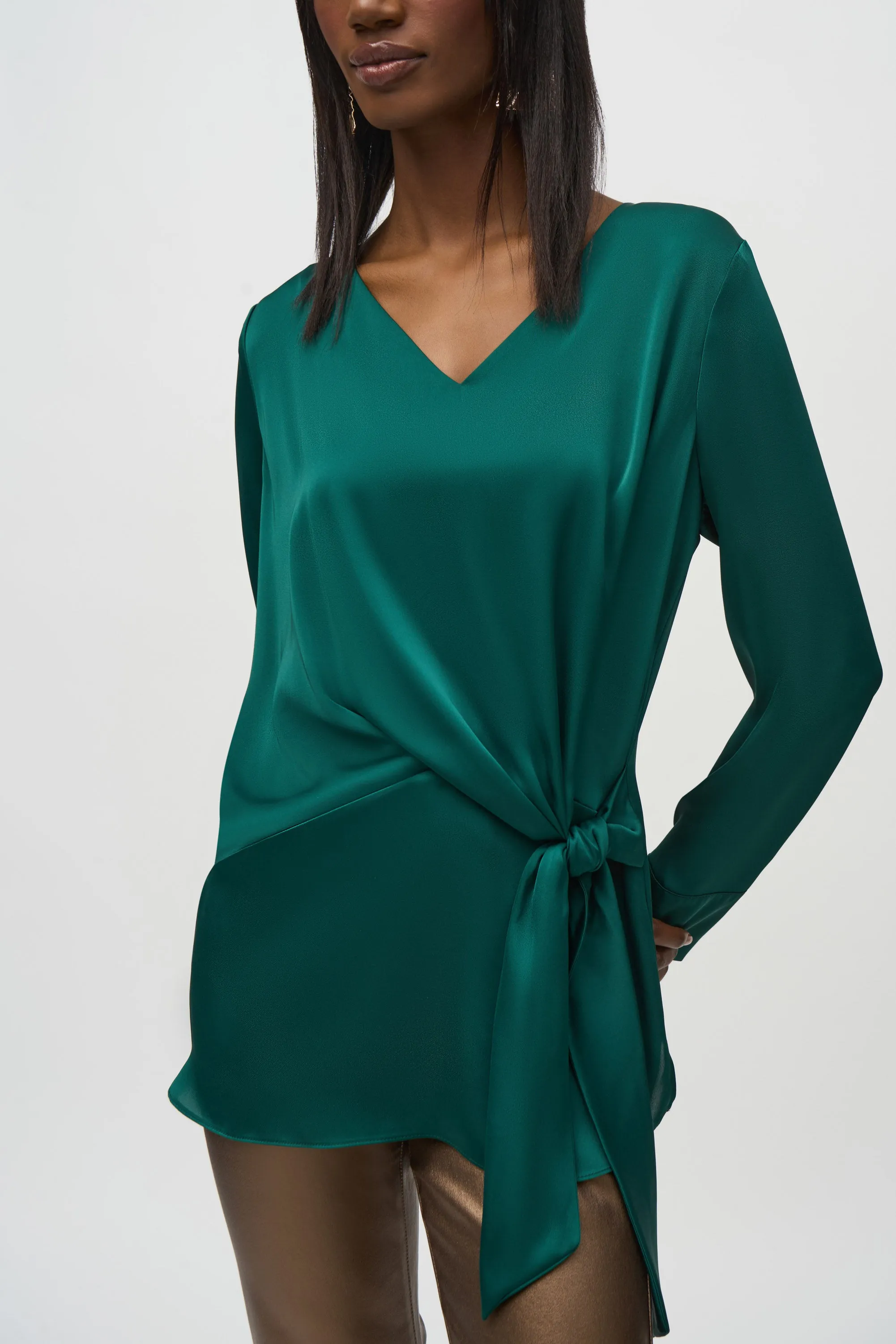 Knotted Tie Front V Neck