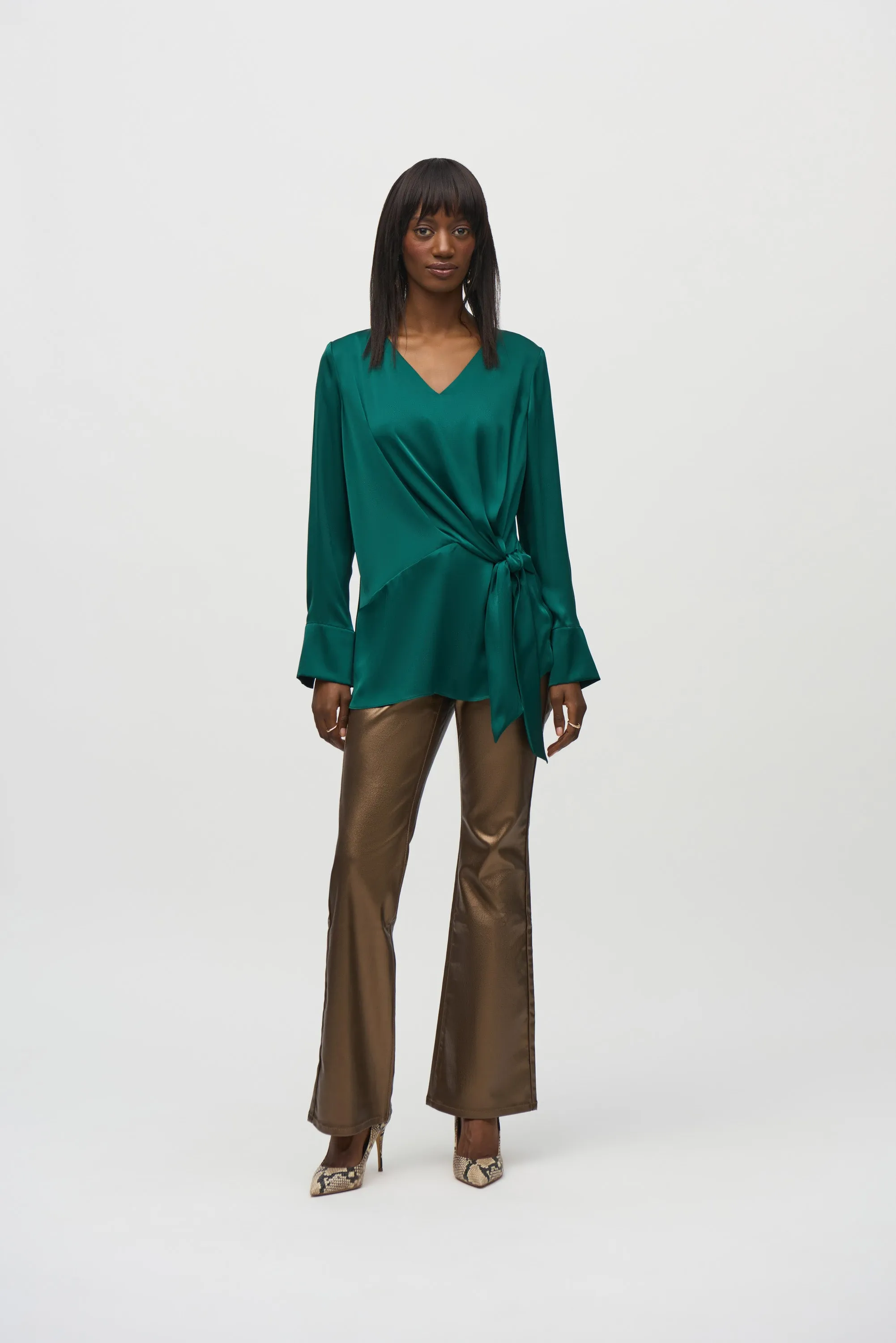 Knotted Tie Front V Neck