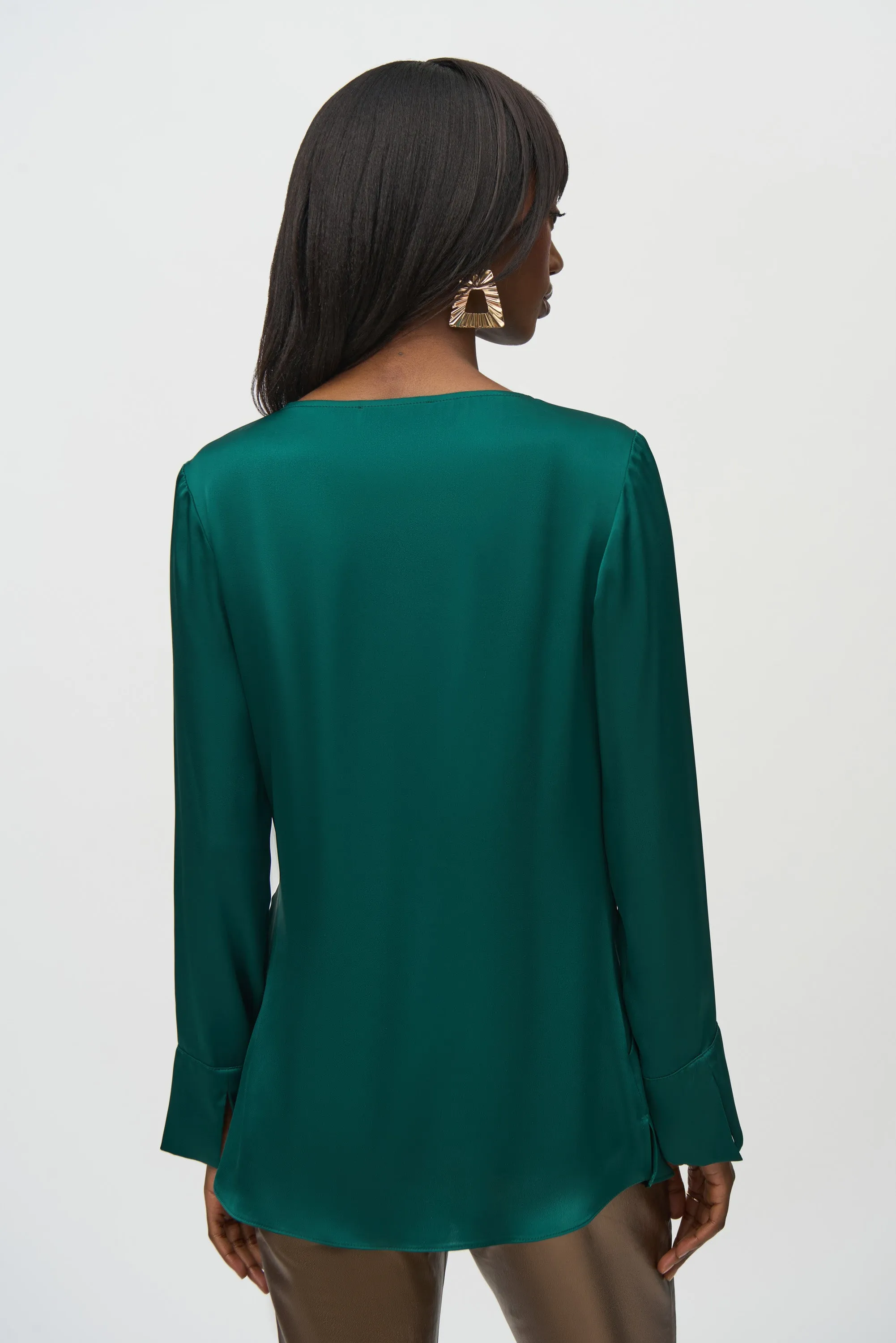Knotted Tie Front V Neck
